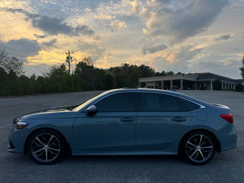 Used 2024 Honda Civic Touring image 3