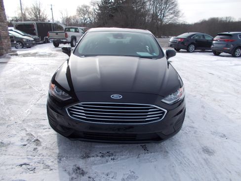 Used 2019 Ford Fusion SE image 2