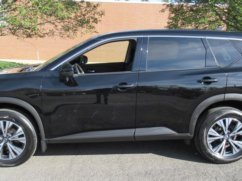 Used 2021 Nissan Rogue SV image 5