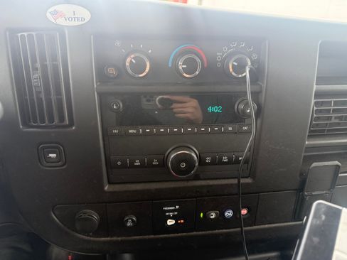 Used 2022 GMC Savana 2500 LT image 10