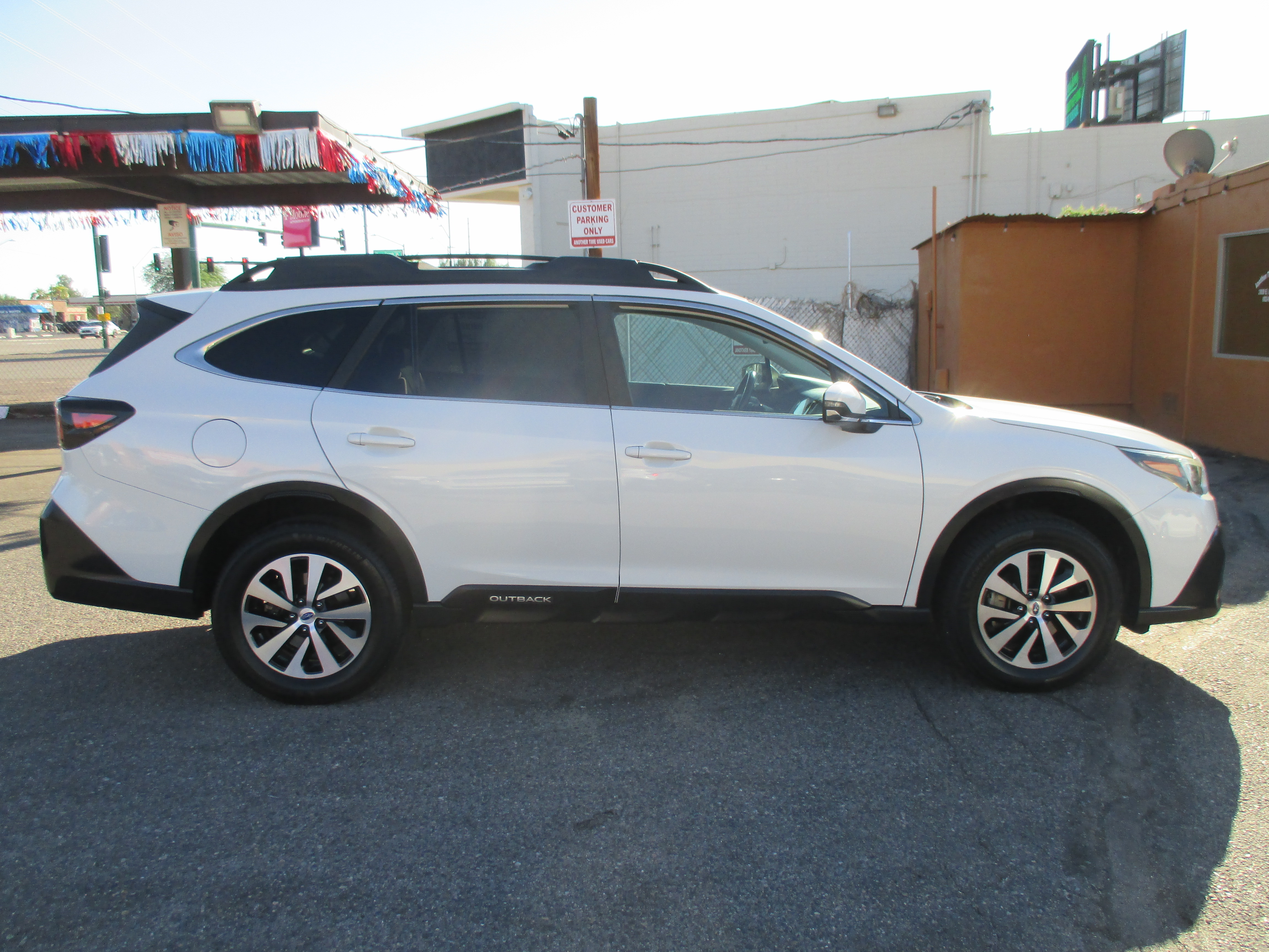 Used 2020 Subaru Outback Premium Wagon 4D AWD/4WD image 2