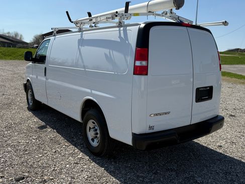 Used 2021 Chevrolet Express 3500 image 7