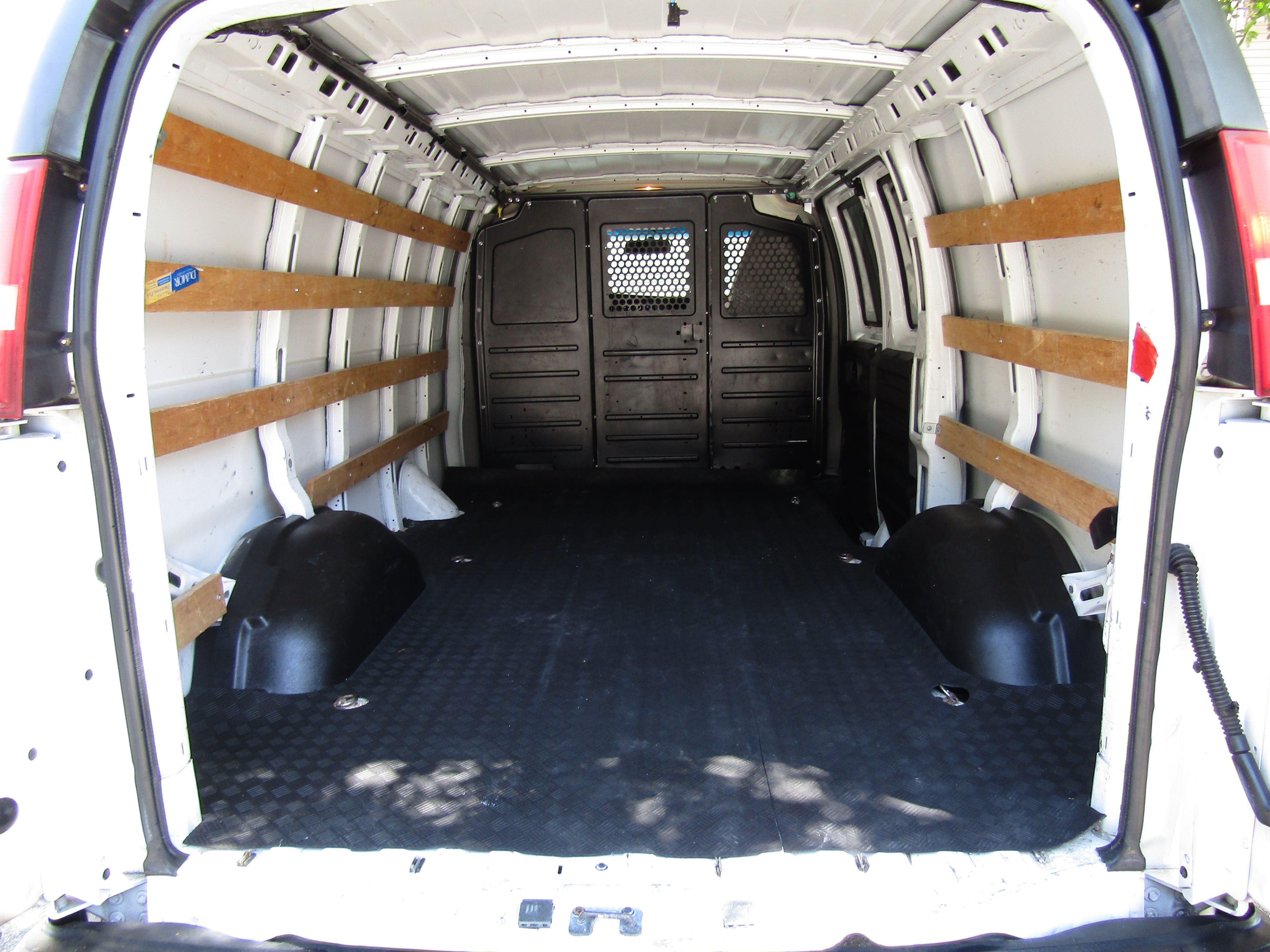 Used 2019 Chevrolet Express 2500 RWD image 10
