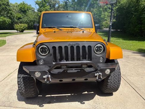 Used 2014 Jeep Wrangler 4WD Unlimited Sahara image 4
