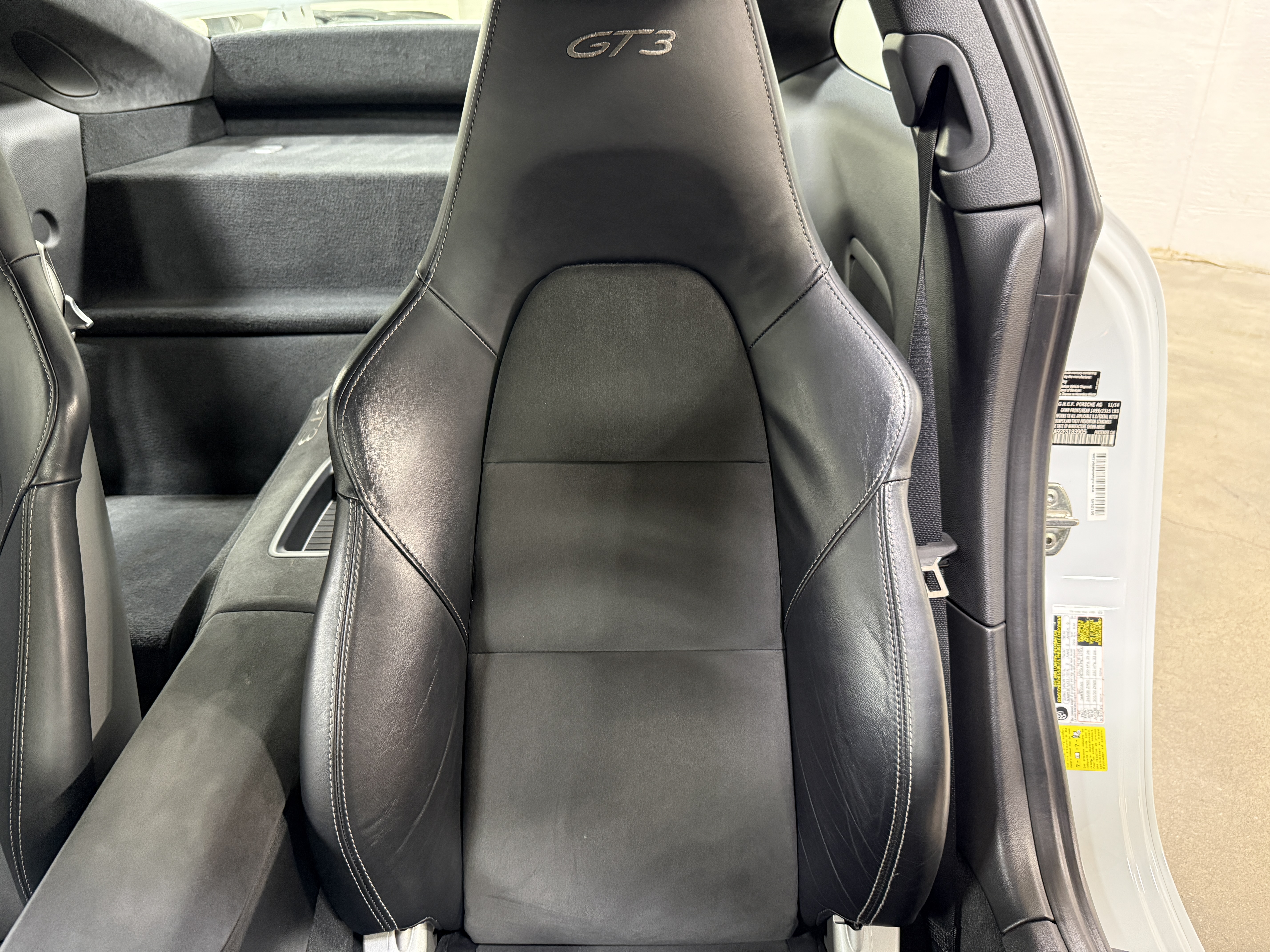 Used 2015 Porsche 911 GT3 RWD image 18