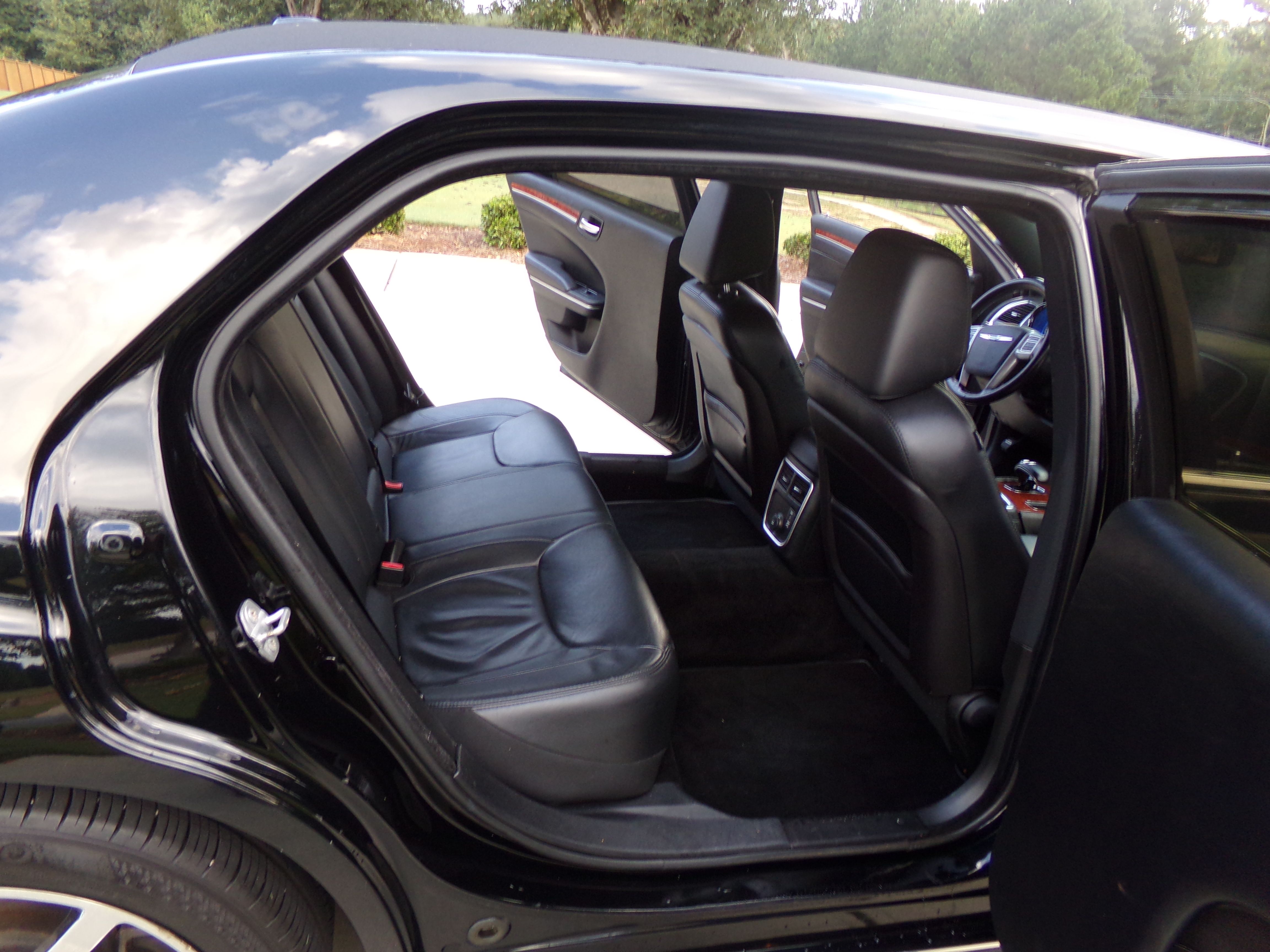 Used 2014 Chrysler 300 S RWD image 19