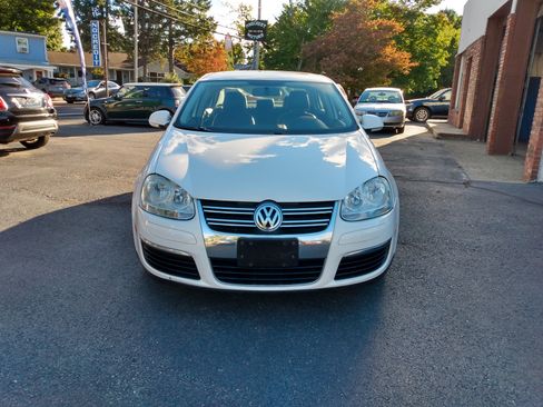 Used 2010 Volkswagen Jetta image 1