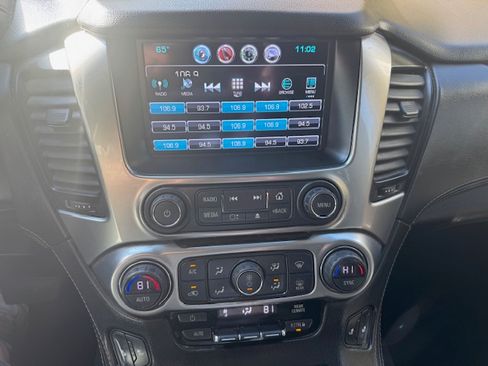 Used 2019 Chevrolet Suburban LT image 18