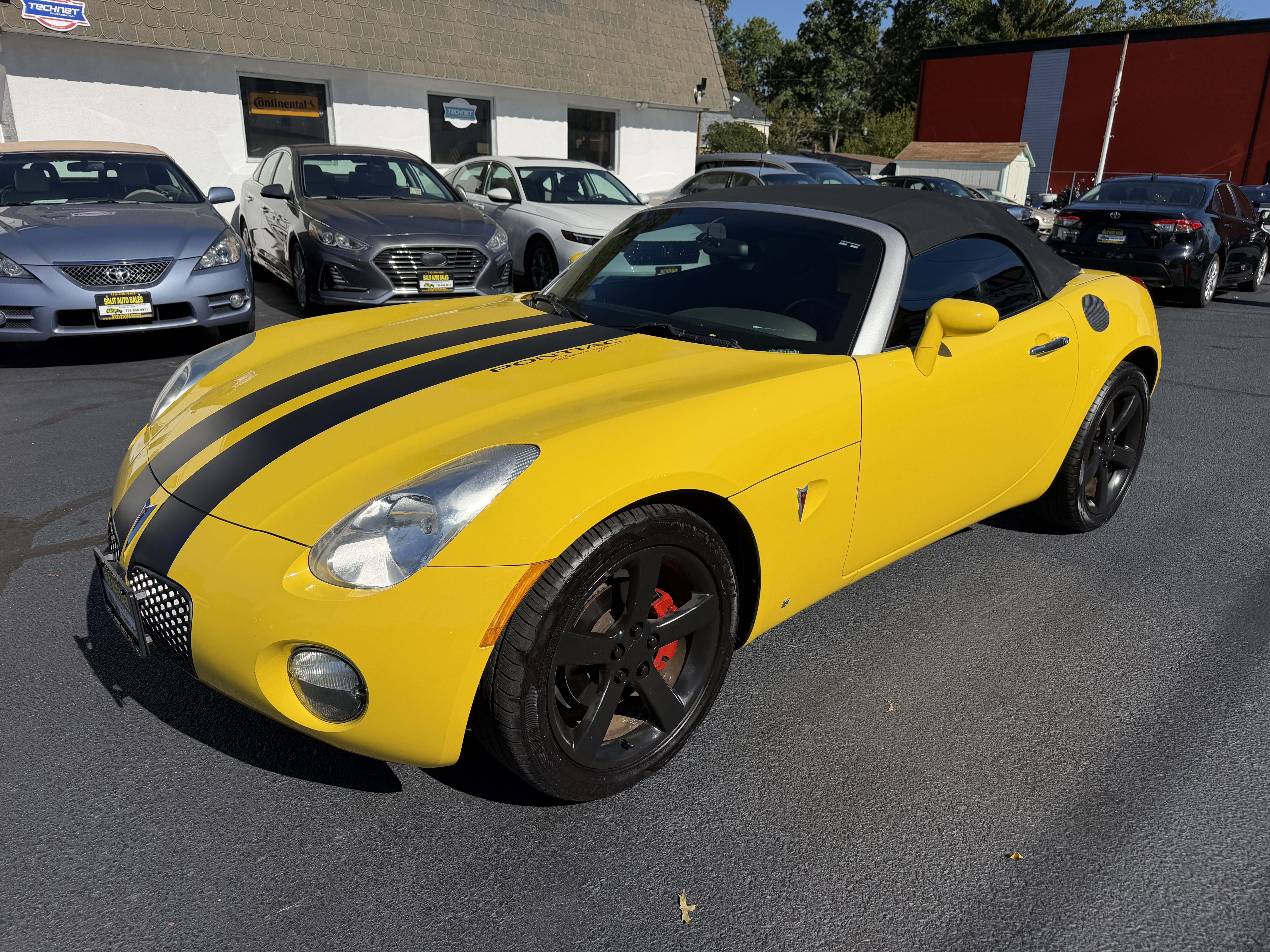 Used 2007 Pontiac Solstice Convertible RWD image 23