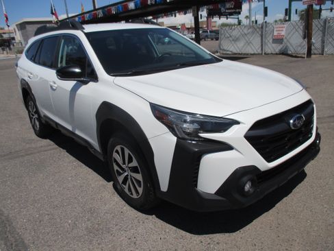 Used 2024 Subaru Outback Premium AWD/4WD image 3