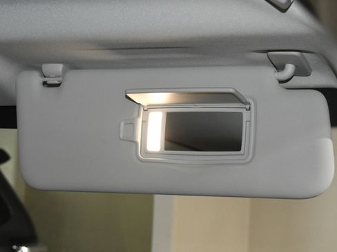 Used 2023 Land Rover Defender 110 X-Dynamic SE image 31