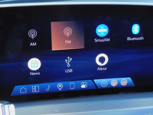 Used 2024 Cadillac Lyriq Luxury image 7