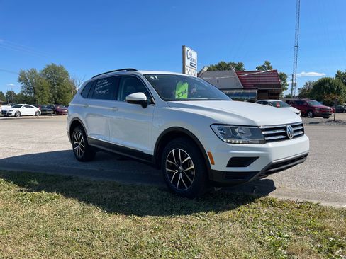 Used 2021 Volkswagen Tiguan SE image 6