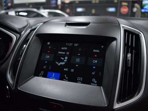 Used 2018 Ford Edge SEL image 26