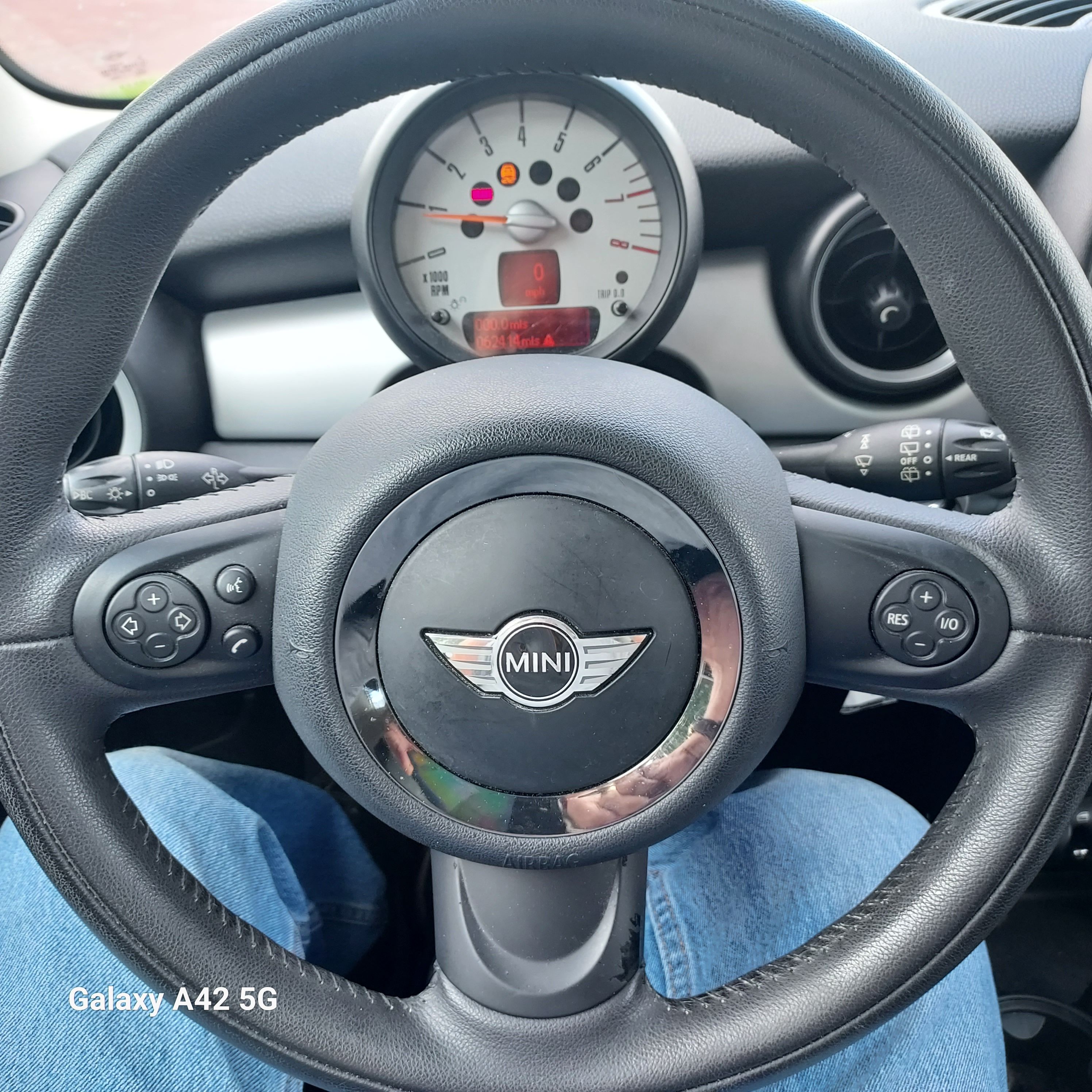 Used 2011 MINI Cooper Hardtop FWD image 9