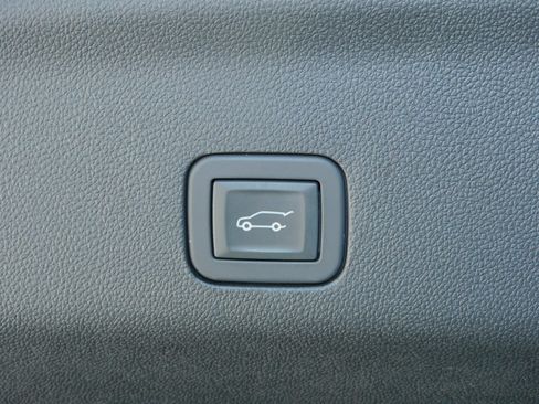 Used 2025 Chevrolet Suburban 4WD Z71 image 24