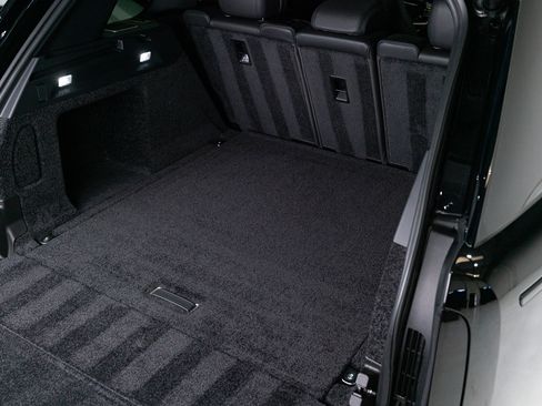 Used 2025 Land Rover Range Rover SE image 45