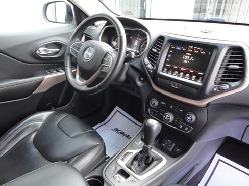 Used 2017 Jeep Cherokee Limited image 20