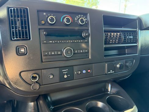 Used 2022 Chevrolet Express 3500 UNAVAIL RWD image 17