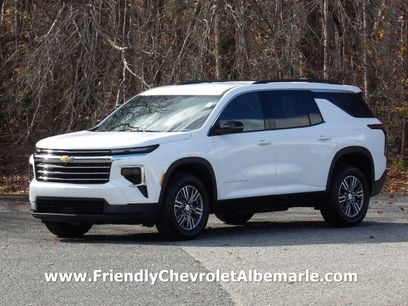 Used 2025 Chevrolet Traverse LT