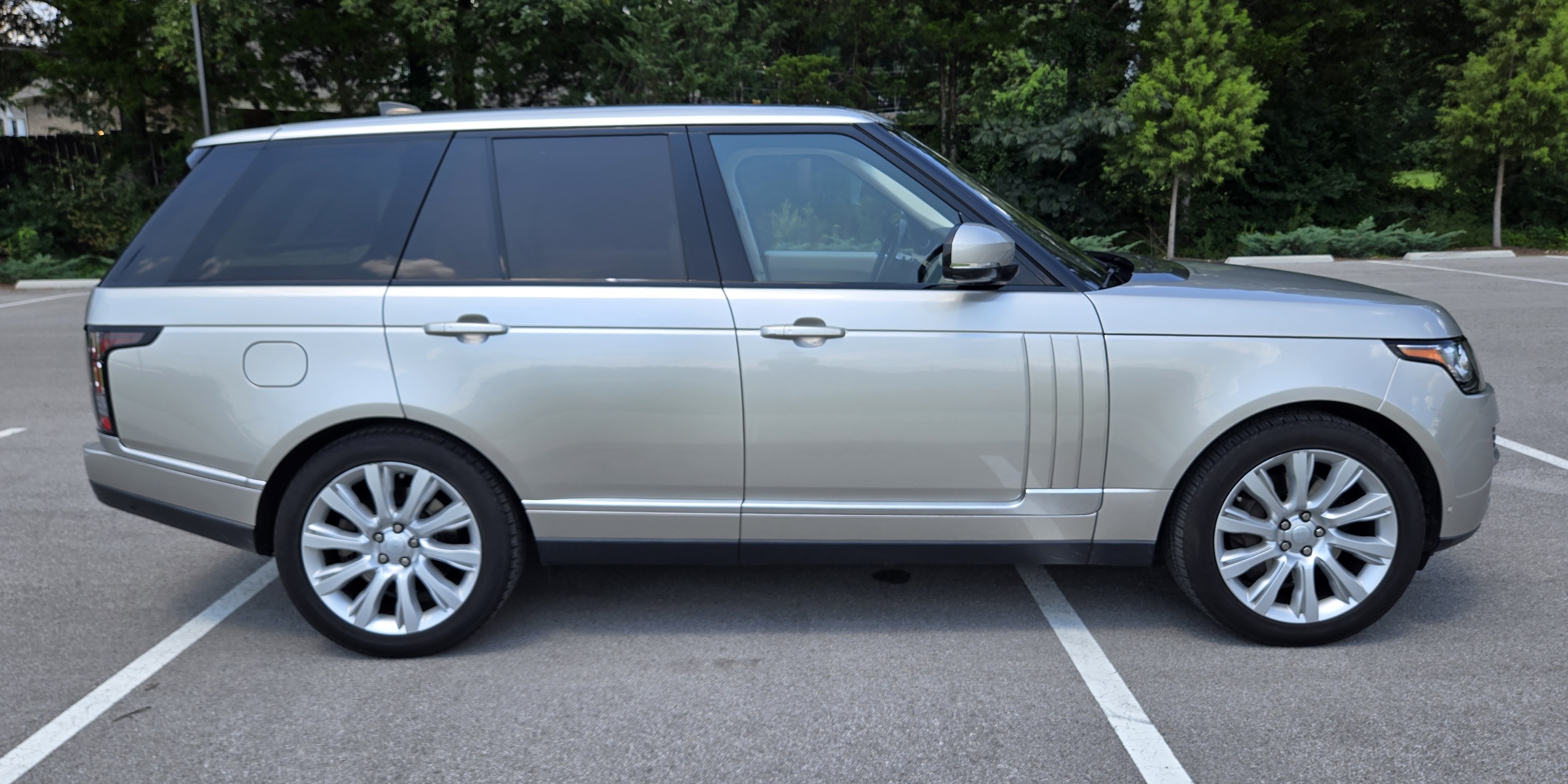 Used 2017 Land Rover Range Rover HSE AWD/4WD image 2