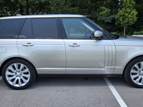 Used 2017 Land Rover Range Rover HSE AWD/4WD image 2