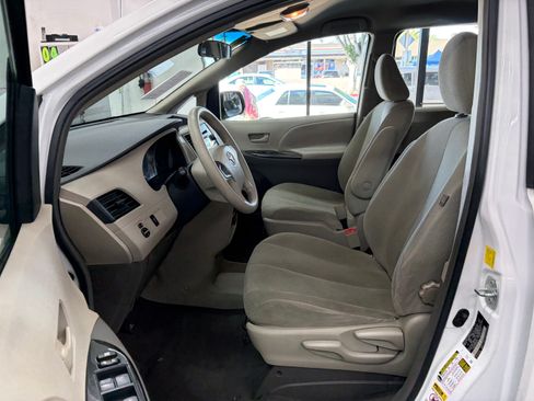 Used 2011 Toyota Sienna UNAVAIL FWD image 12