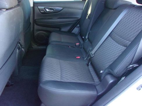 Used 2018 Nissan Rogue S image 15