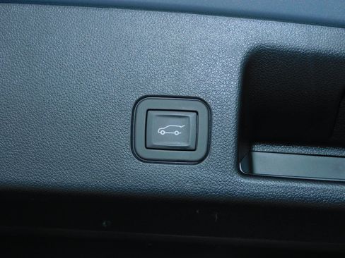 Used 2025 Chevrolet Equinox EV LT image 29