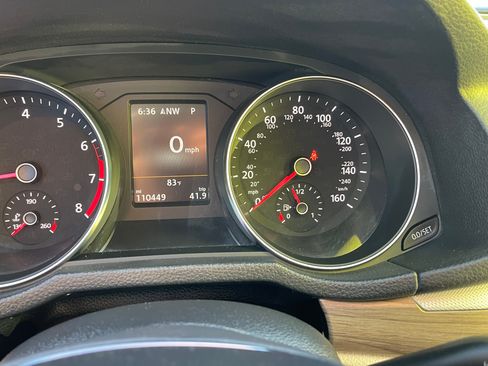 Used 2018 Volkswagen Passat 2.0T SEL Premium image 10