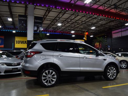 Used 2017 Ford Escape Titanium image 8