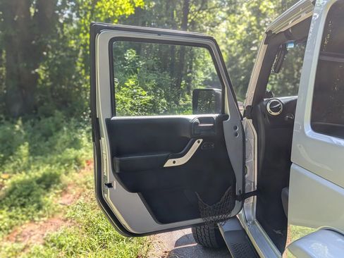 Used 2012 Jeep Wrangler Sahara image 7