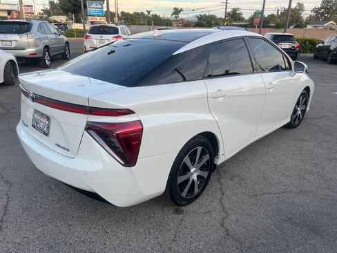 Used 2019 Toyota Mirai image 11