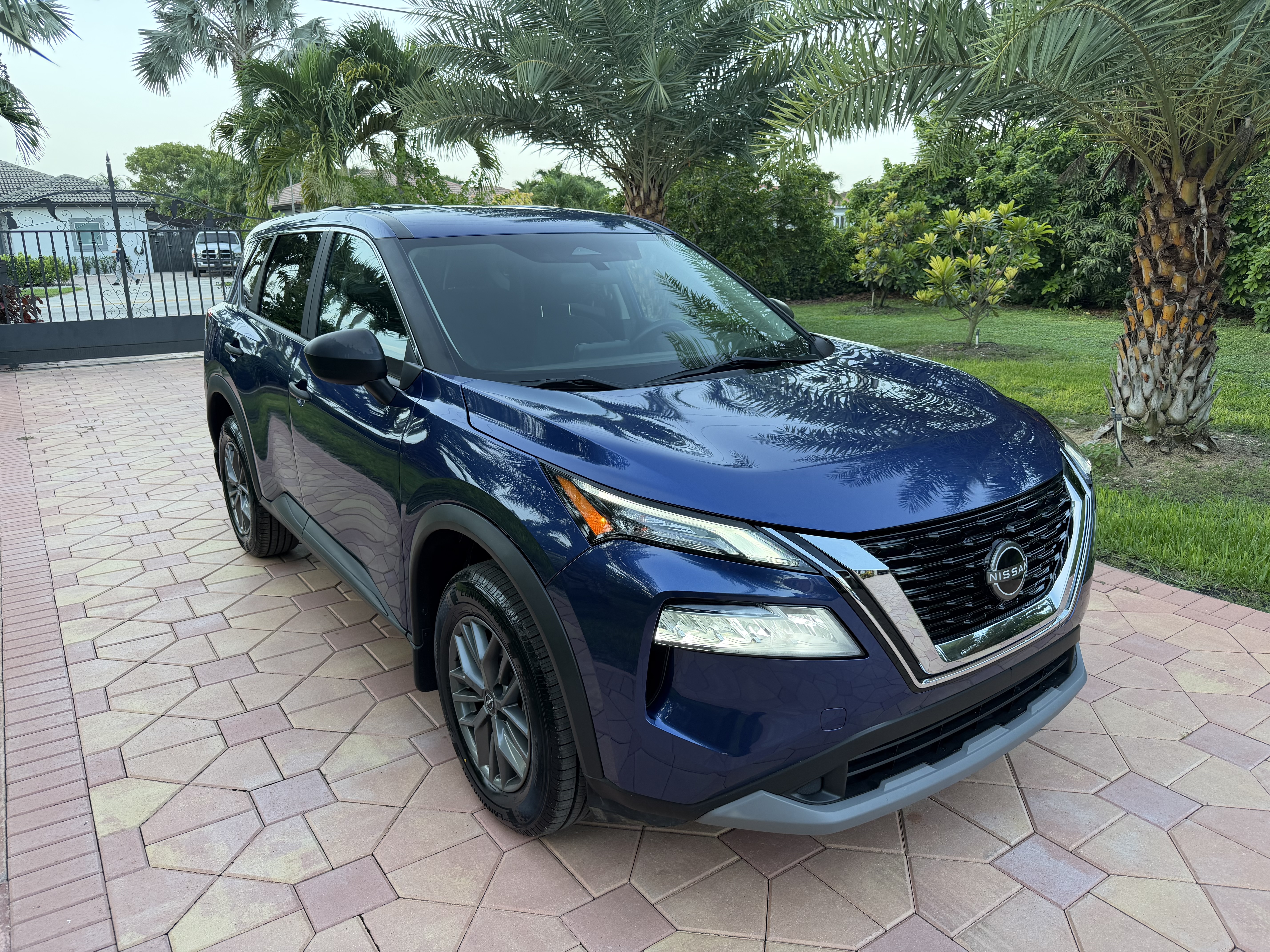 Used 2023 Nissan Rogue AWD S image 3