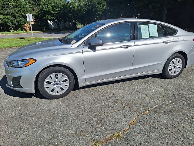Used 2019 Ford Fusion S FWD image 2
