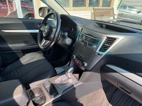 Used 2011 Subaru Outback 2.5i Premium AWD/4WD image 15
