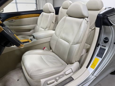 Used 2004 Lexus SC 430 Convertible RWD image 17