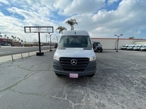 Used 2024 Mercedes-Benz Sprinter 2500 image 2