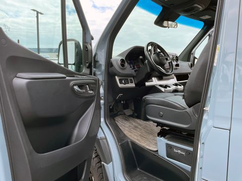 Used 2021 Mercedes-Benz Sprinter 4500 image 15