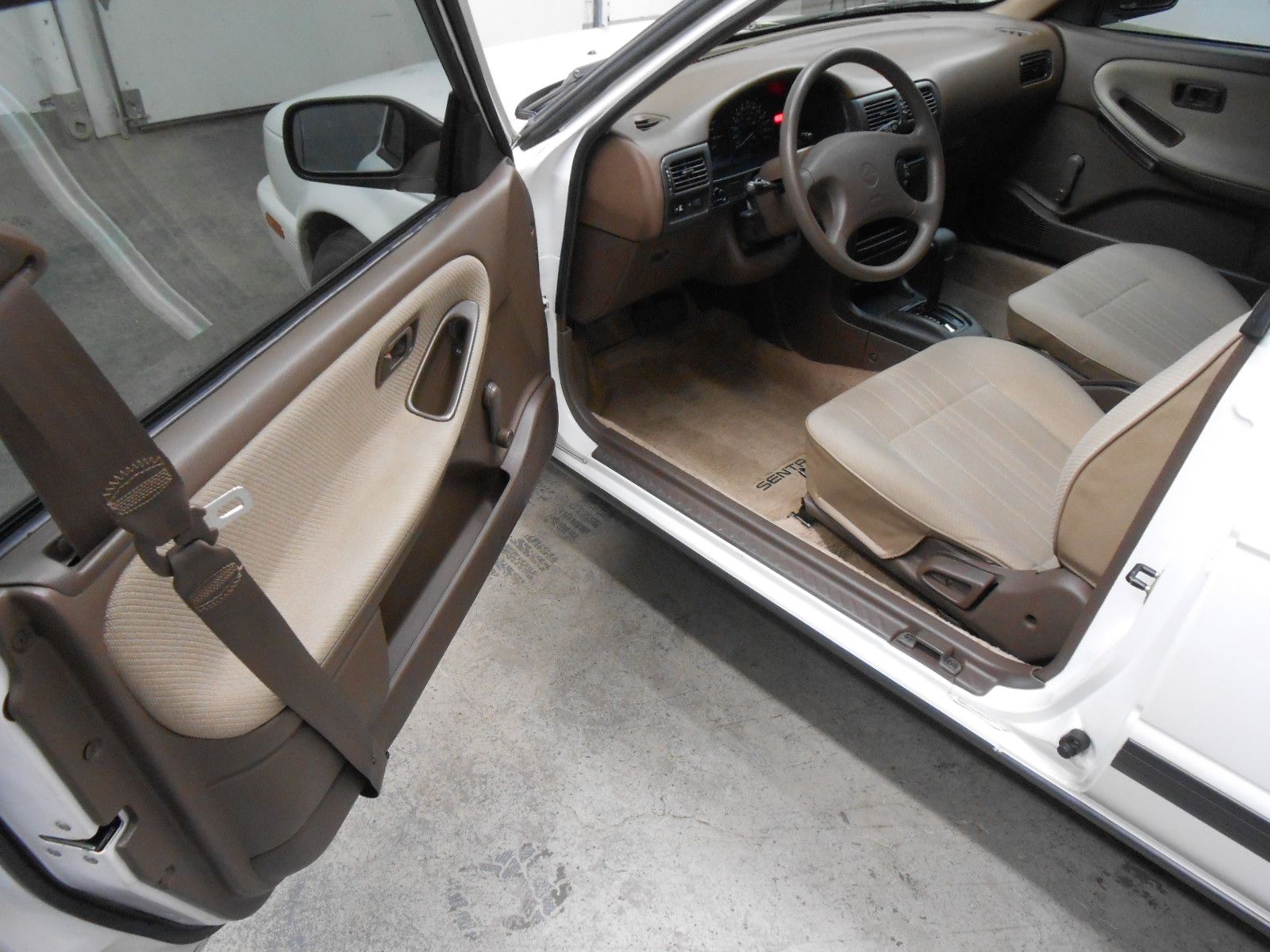Used 1991 Nissan Sentra XE FWD image 10