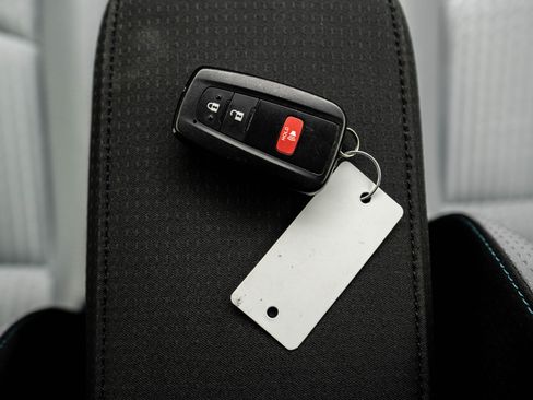 Used 2016 Toyota Prius image 37