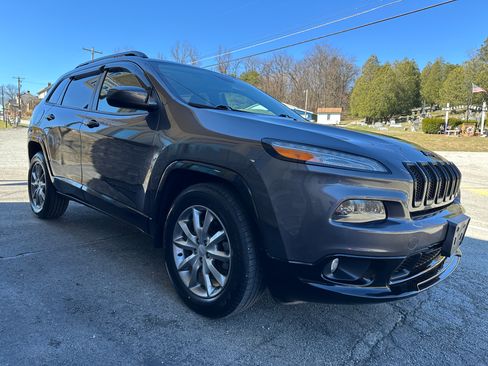 Used 2018 Jeep Cherokee Latitude image 5