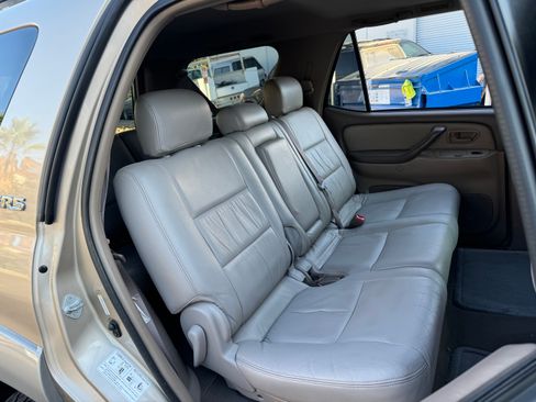 Used 2002 Toyota Sequoia SR5 image 18
