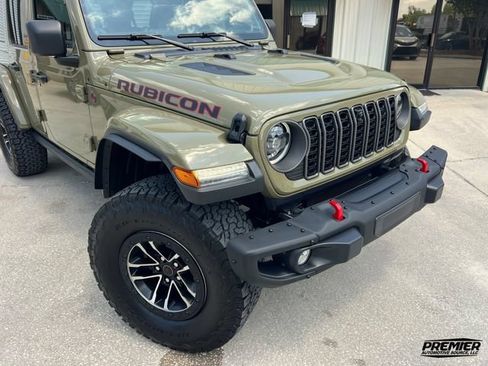 Used 2025 Jeep Wrangler Unlimited Rubicon AWD/4WD image 36