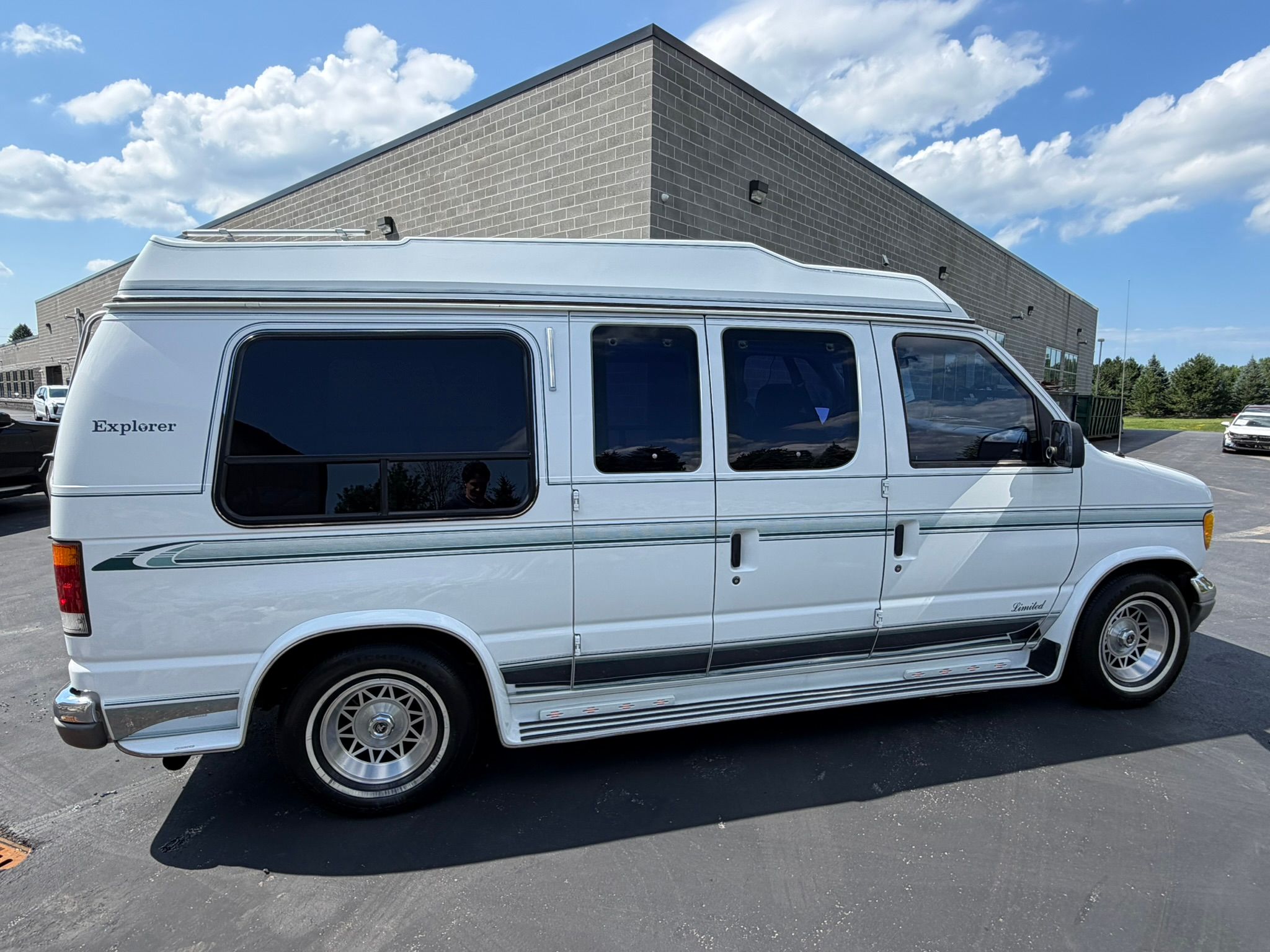 Used 1994 Ford E-150 and Econoline 150 Custom RWD image 14