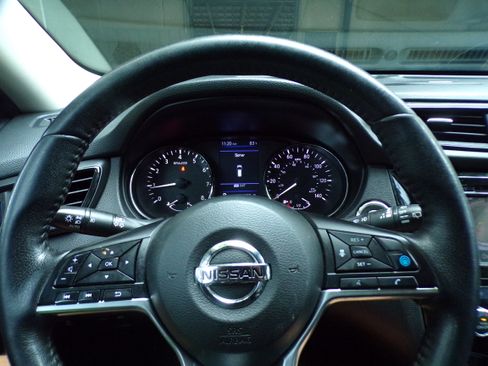 Used 2019 Nissan Rogue FWD image 9
