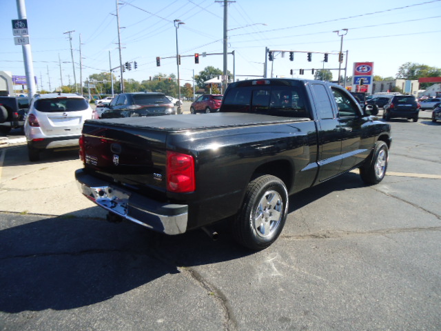 Used 2006 Dodge Dakota 2WD Club Cab SLT image 2
