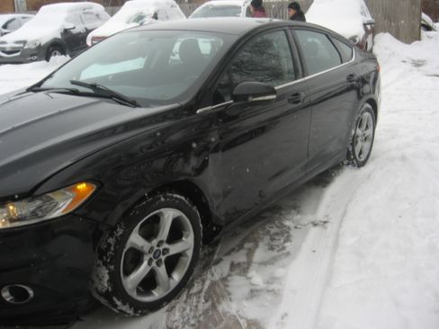 Used 2016 Ford Fusion SE image 1
