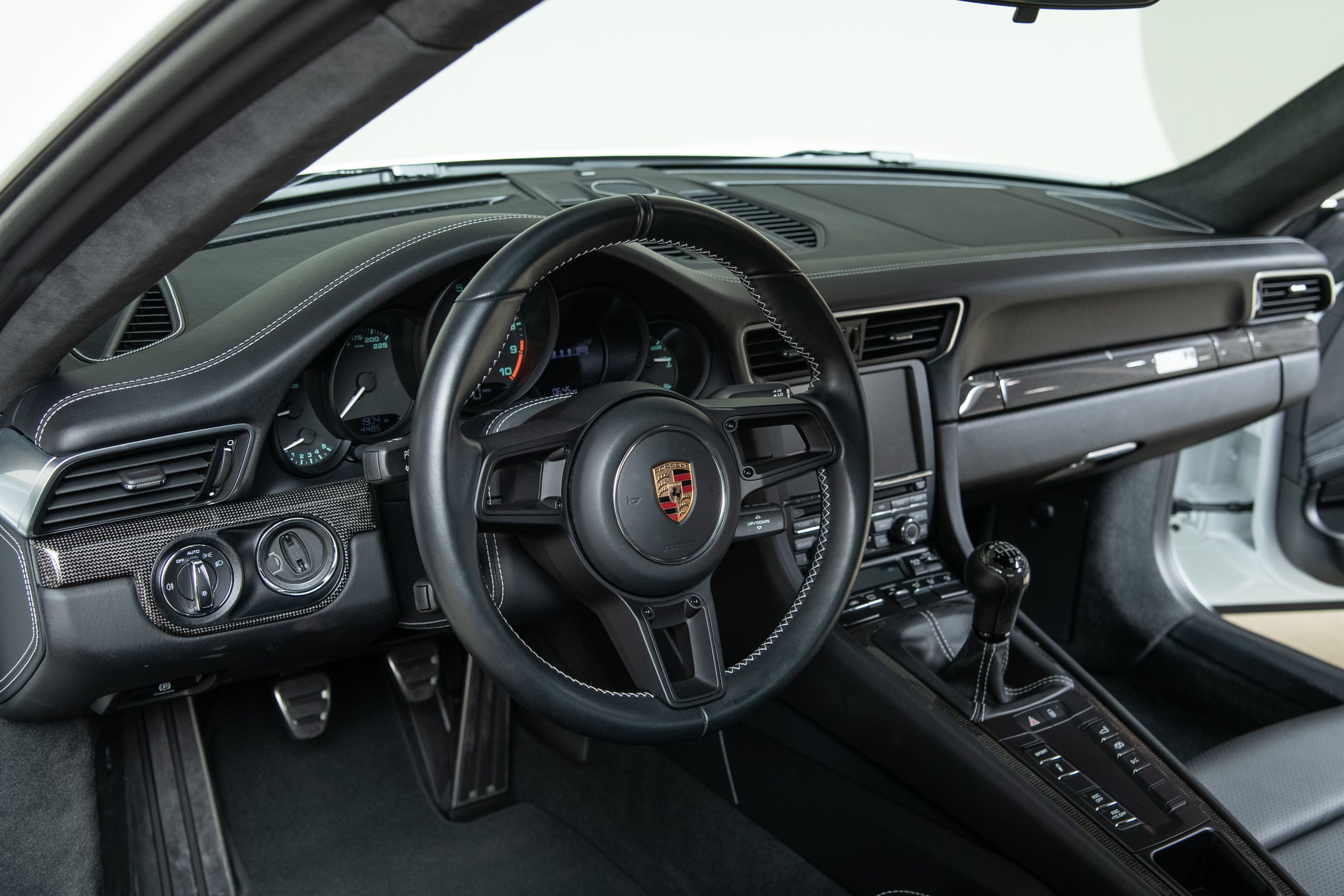 Used 2016 Porsche 911 R RWD image 18
