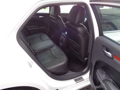 Used 2013 Chrysler 300 image 8
